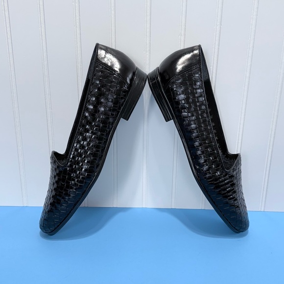 Women Black Trotters Liz Loafers size 11M - Picture 17 of 17